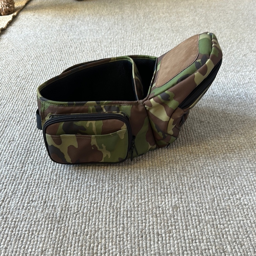 Tushbaby. Like new. Camo print